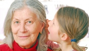 Cómo Enseñar a los más Pequeños a Hacer Ejercicios con su Abuelo que Padece Alzheimer.