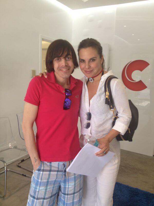 Pablo junto a Kate del Castillo (La reina del sur (La reina del sur)