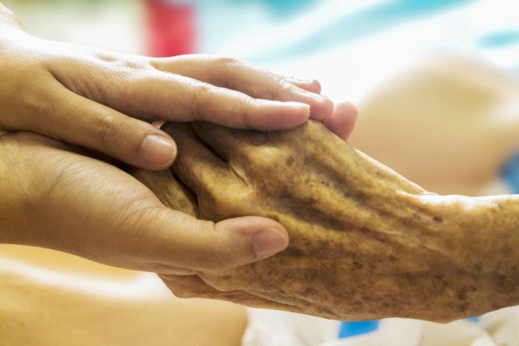 Consejos para Ayudar al Cuidador en Alzheimer Avanzado